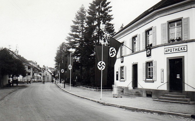 Eisenbahnstr. Apotheke ca 1942klein